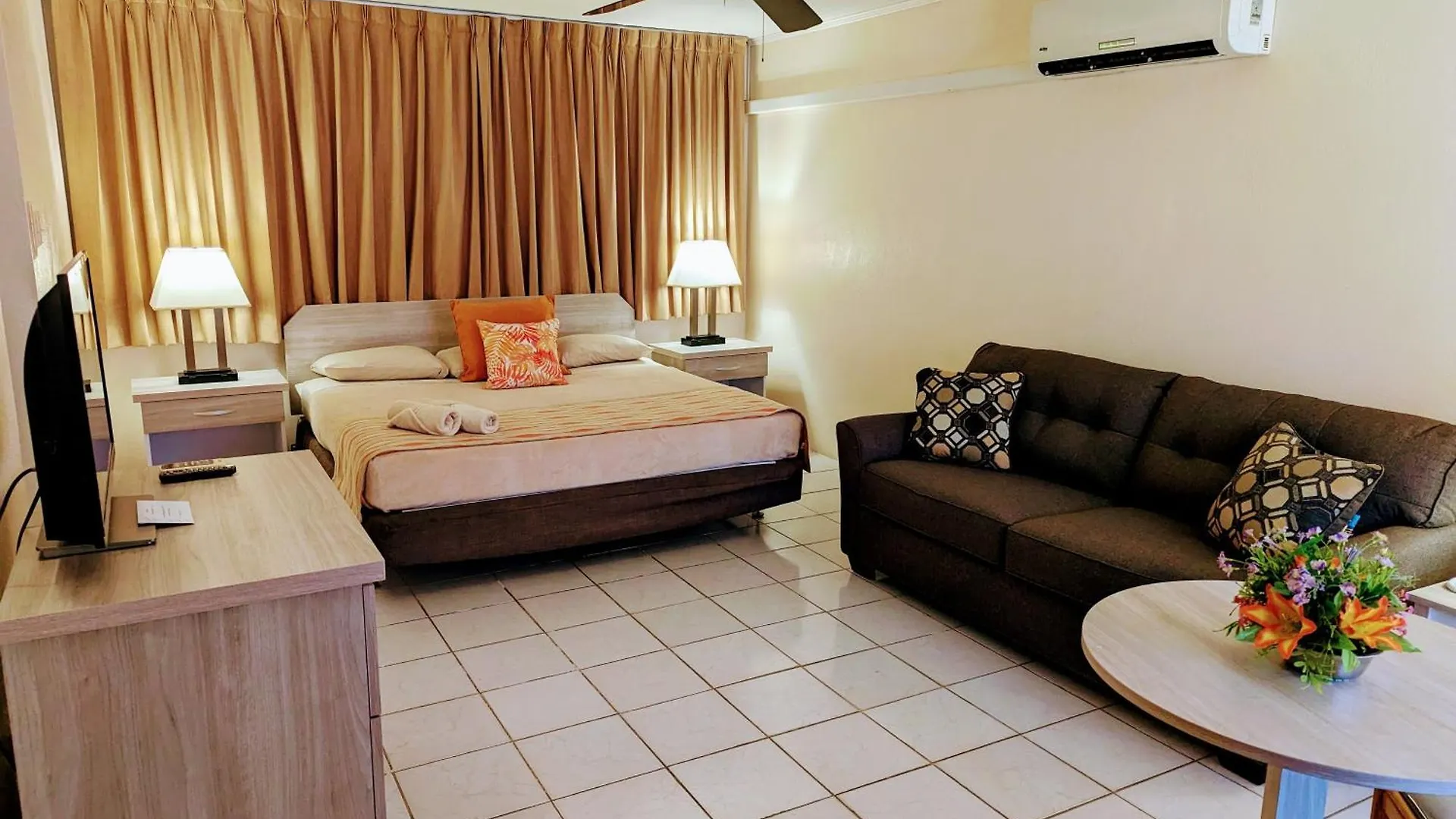 Sasaki Apartments Palm Beach Aruba